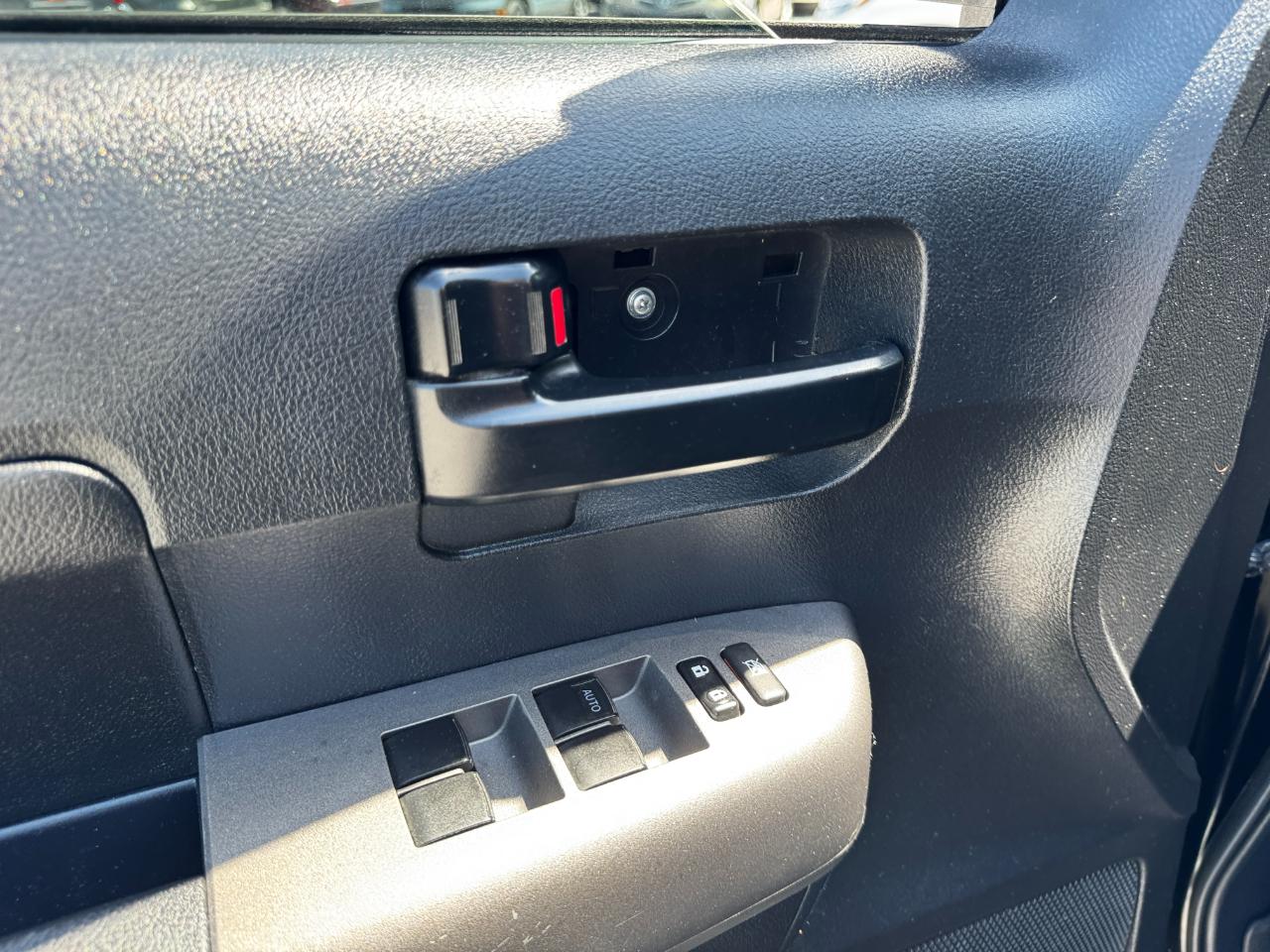 Toyota Tundra 4WD Truck CrewMax 5.7L FFV V8 6-Spd AT (Natl) 2013