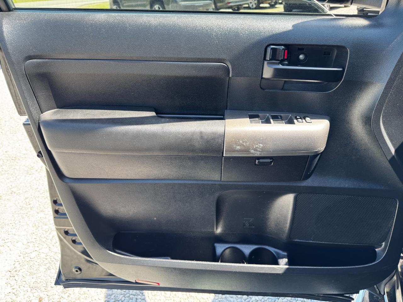 Toyota Tundra 4WD Truck CrewMax 5.7L FFV V8 6-Spd AT (Natl) 2013