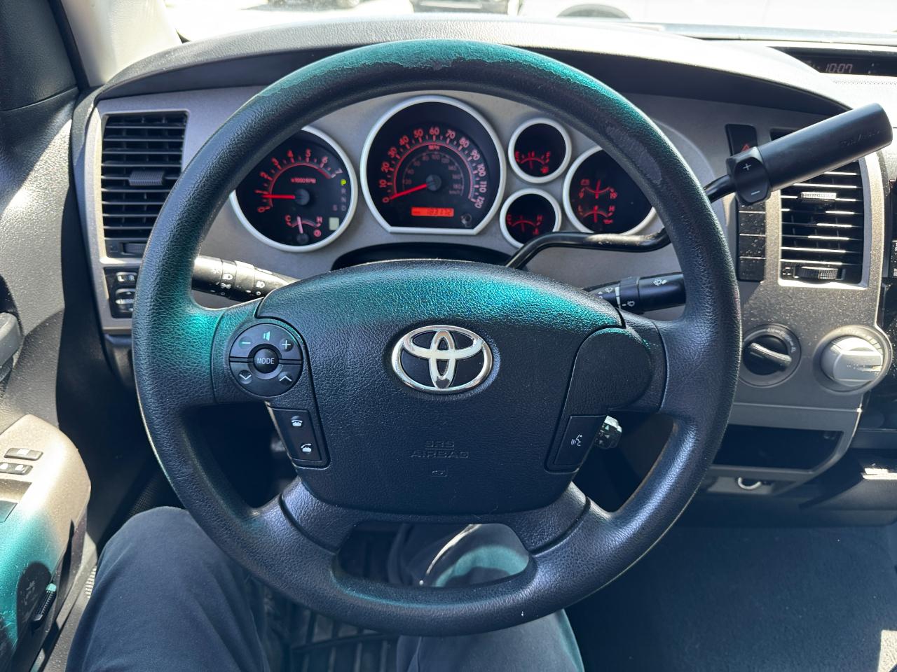 Toyota Tundra 4WD Truck CrewMax 5.7L FFV V8 6-Spd AT (Natl) 2013