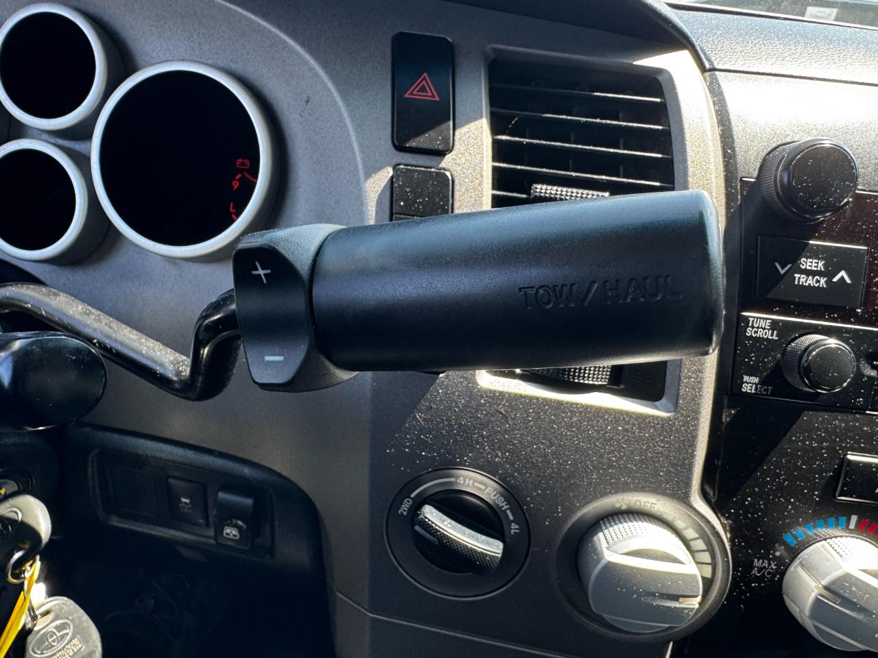 Toyota Tundra 4WD Truck CrewMax 5.7L FFV V8 6-Spd AT (Natl) 2013