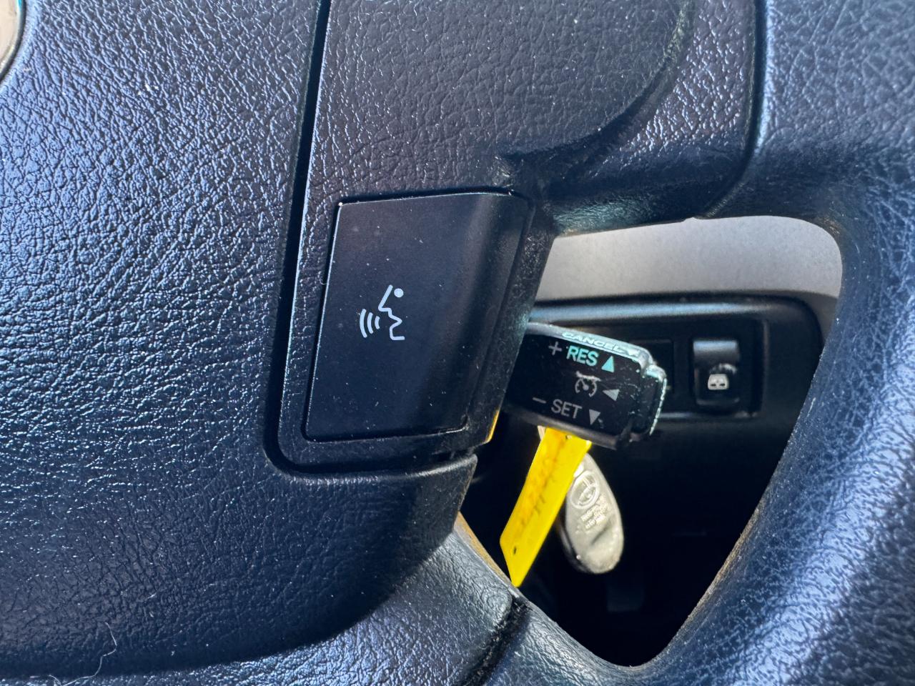 Toyota Tundra 4WD Truck CrewMax 5.7L FFV V8 6-Spd AT (Natl) 2013