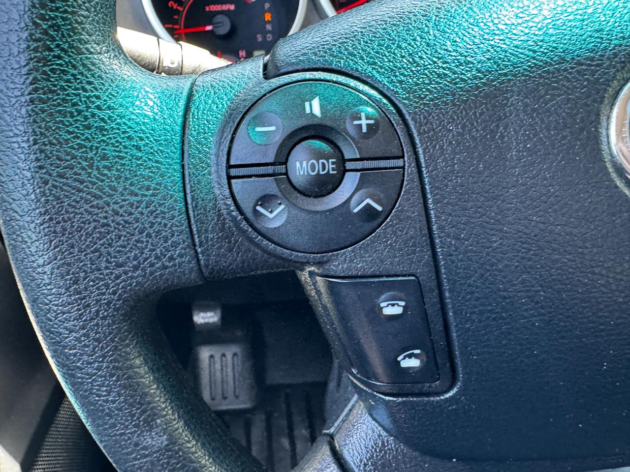 Toyota Tundra 4WD Truck CrewMax 5.7L FFV V8 6-Spd AT (Natl) 2013