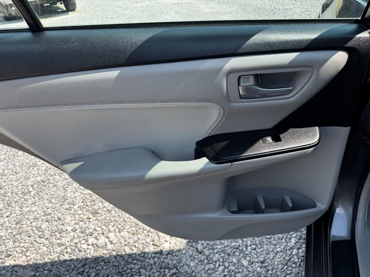 Toyota Camry 4dr Sdn I4 Auto XLE (Natl) 2016