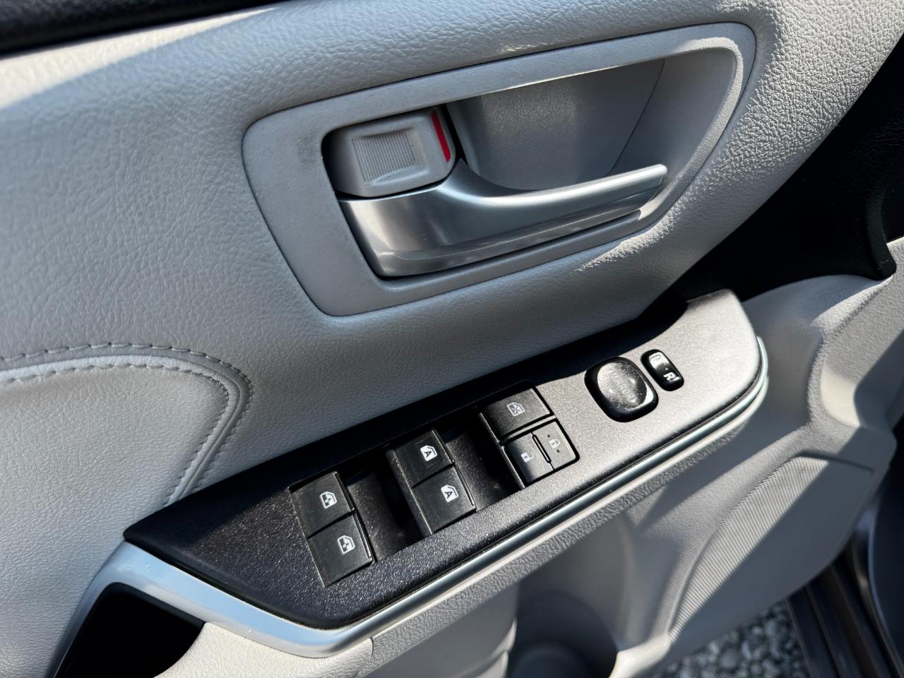 Toyota Camry 4dr Sdn I4 Auto XLE (Natl) 2016