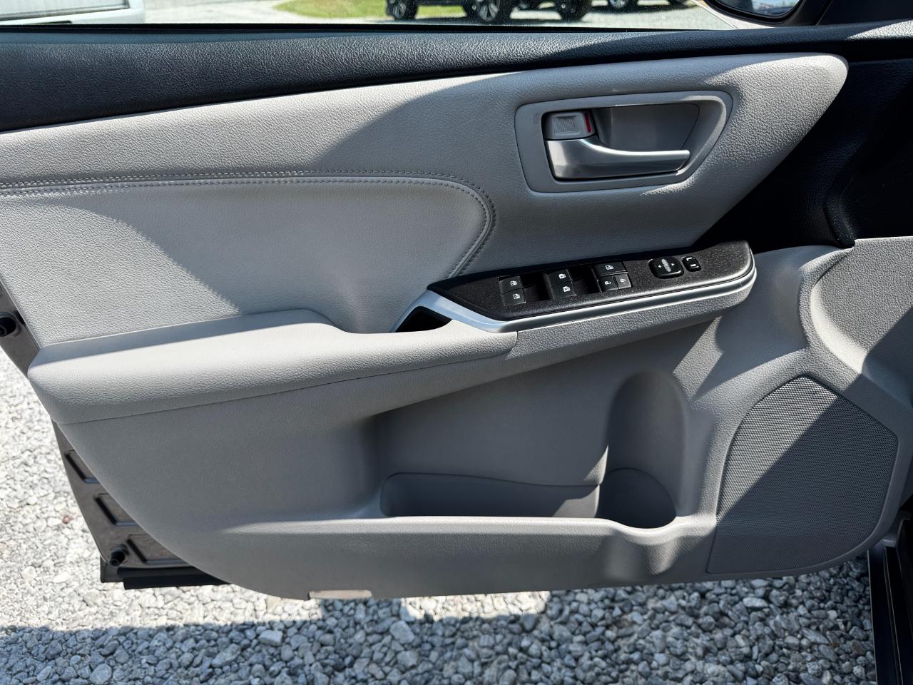 Toyota Camry 4dr Sdn I4 Auto XLE (Natl) 2016