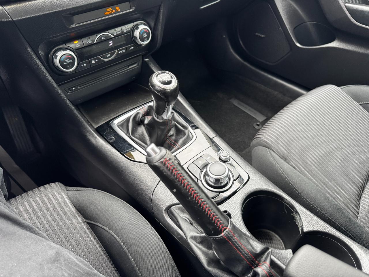 Mazda MAZDA3 4dr Sdn Man i Touring 2015