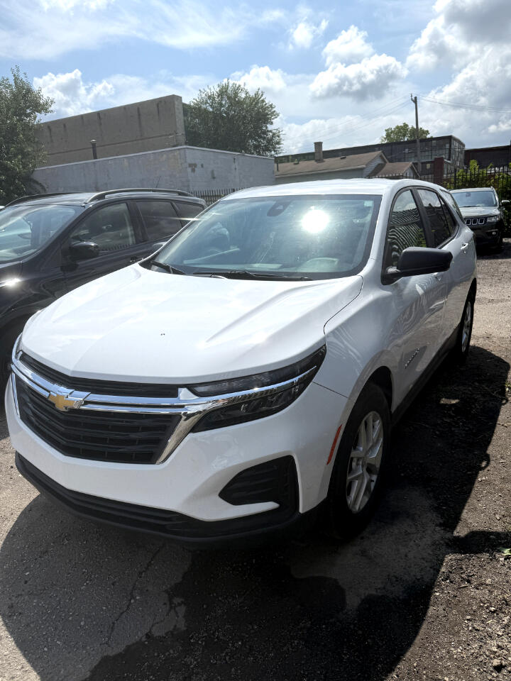 2023 Chevrolet Equinox LT LS photo 2