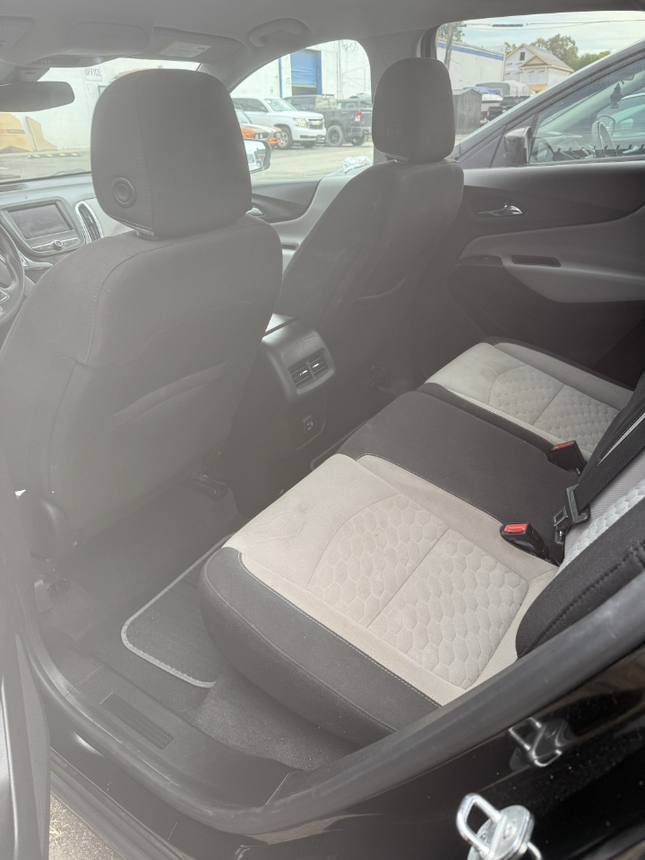 2021 Chevrolet Equinox LS photo 3