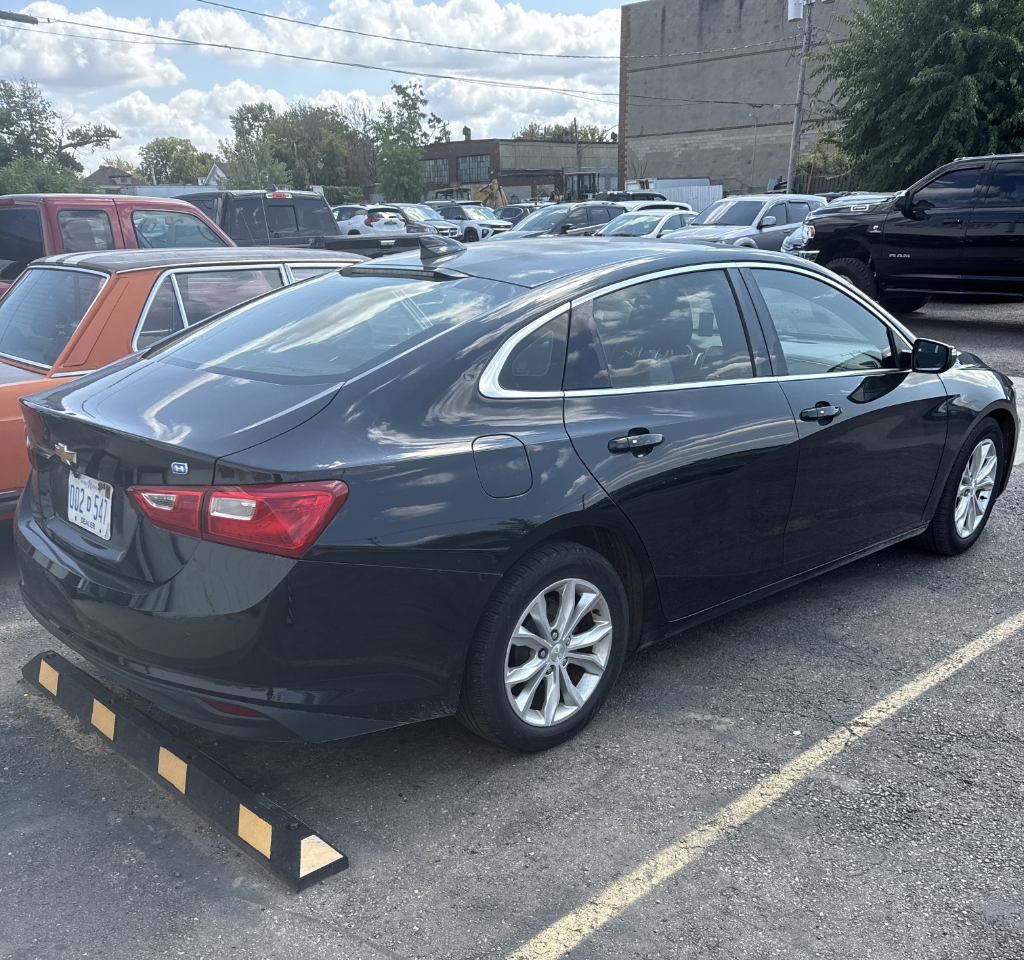 2018 Chevrolet Malibu Hybrid photo 2
