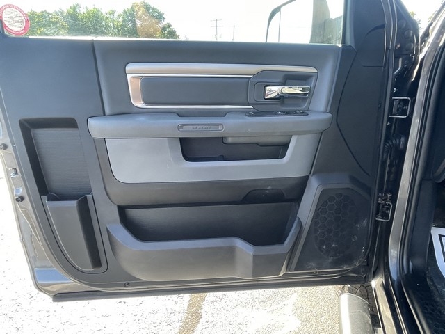 2015 Ram 3500 SLT photo 11