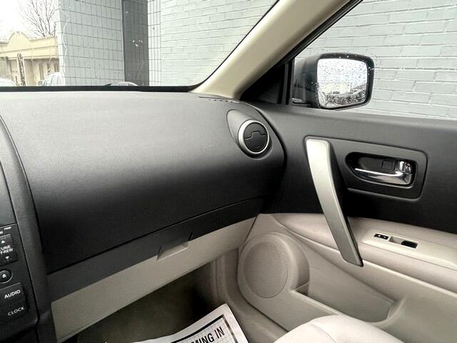 Nissan Rogue S 4D SUV AWD 2010