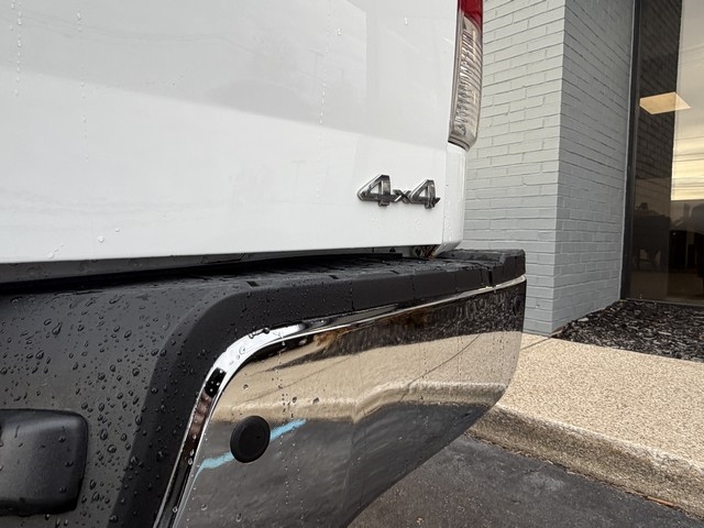 Toyota Tundra 4WD Truck  2010