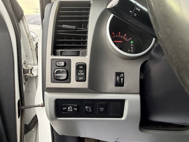 Toyota Tundra 4WD Truck  2010