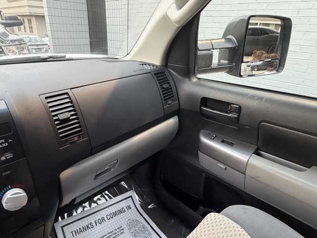 Toyota Tundra 4WD Truck  2010