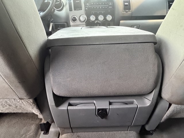 Toyota Tundra 4WD Truck  2010