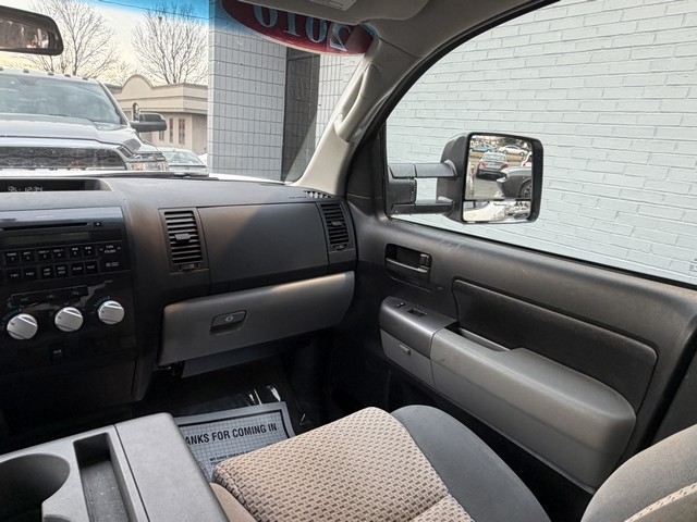 Toyota Tundra 4WD Truck  2010