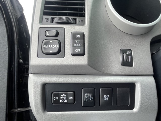 Toyota Tundra 4WD Truck  2012