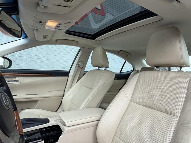 Lexus ES 300h 4dr Sdn Hybrid 2013