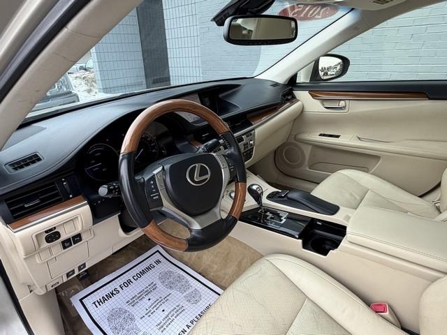 Lexus ES 300h 4dr Sdn Hybrid 2013
