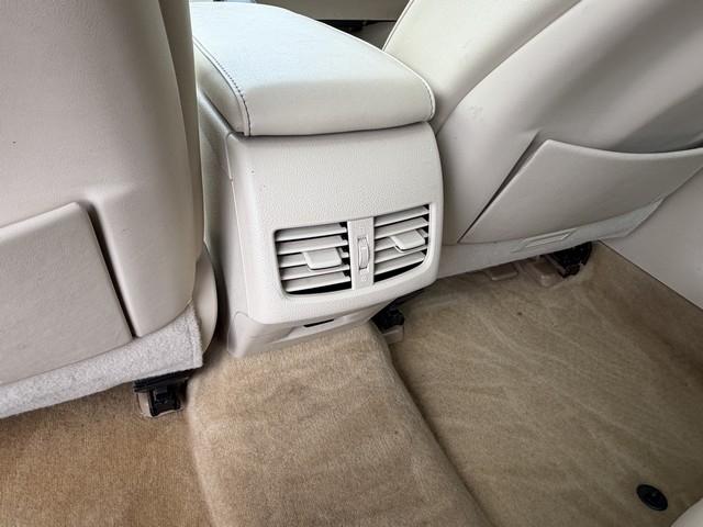 Lexus ES 300h 4dr Sdn Hybrid 2013