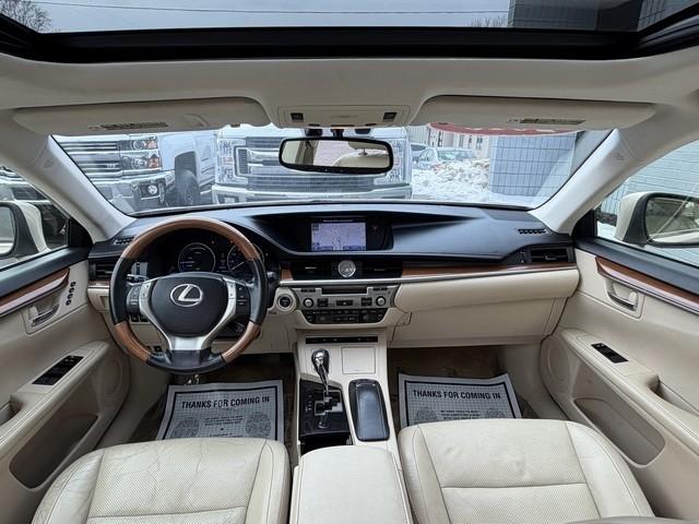 Lexus ES 300h 4dr Sdn Hybrid 2013