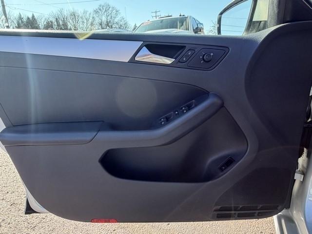 Volkswagen Jetta Sedan  2012