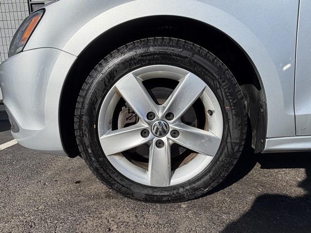 Volkswagen Jetta Sedan  2012