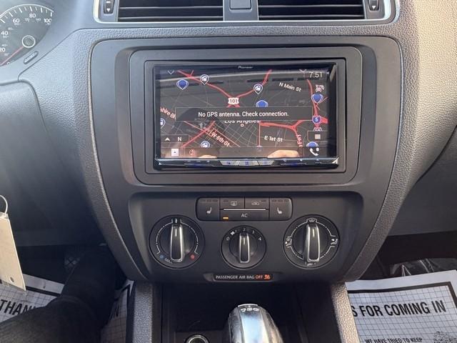 Volkswagen Jetta Sedan  2012