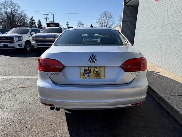 Volkswagen Jetta Sedan  2012