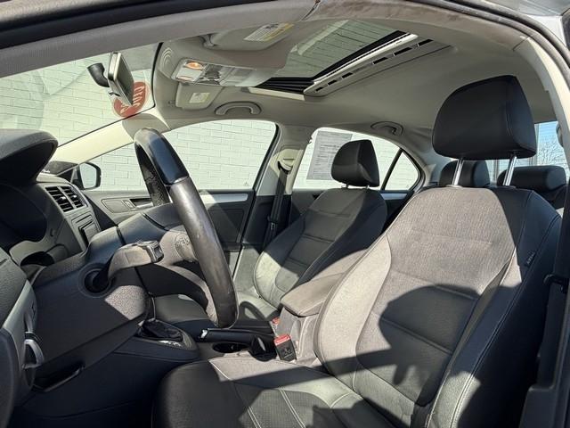 Volkswagen Jetta Sedan  2012