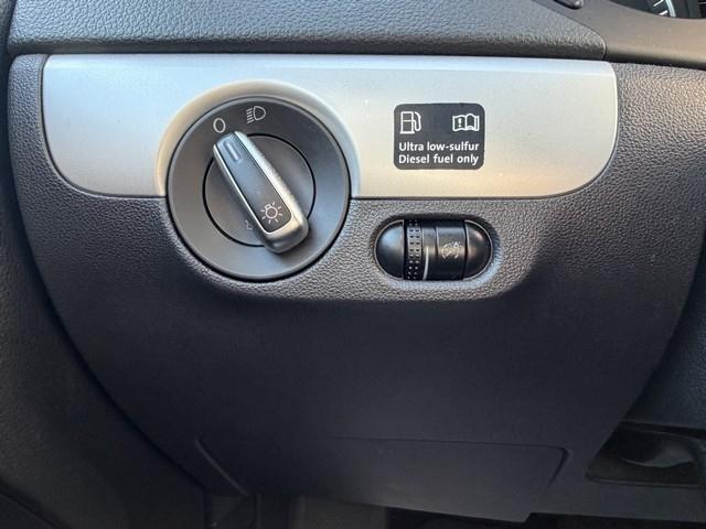 Volkswagen Jetta Sedan  2012