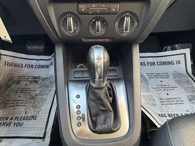 Volkswagen Jetta Sedan  2012