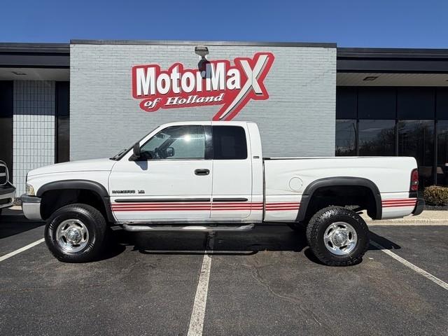 White 2002 Dodge RAM 2500 Pickup Truck Four-Wheel Drive Automatic