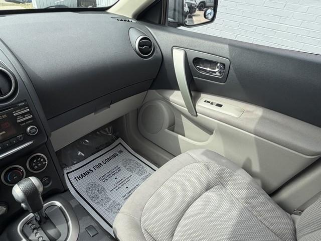 Nissan Rogue FWD 4dr SV 2012