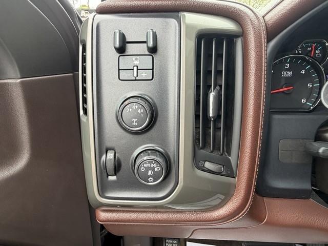 Chevrolet Silverado 2500HD Built After Aug 14  2015