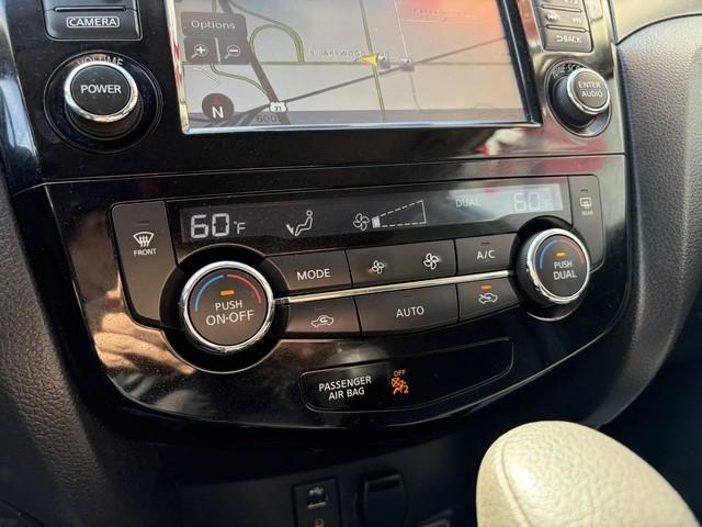 Nissan Rogue SV 4D SUV AWD 2016