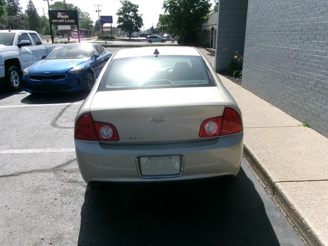 Chevrolet Malibu  2012