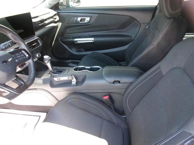 Ford Mustang  2024