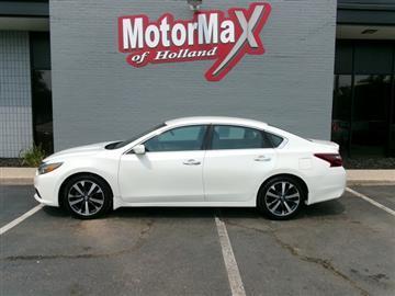 2017 Nissan Altima SR 4D Sedan 2.5