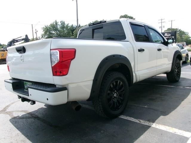 Nissan Titan  2020