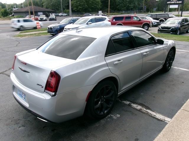 Chrysler 300  2021