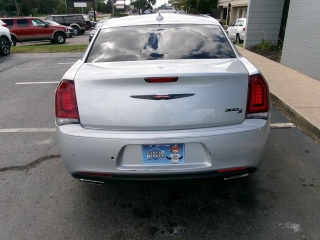 Chrysler 300  2021