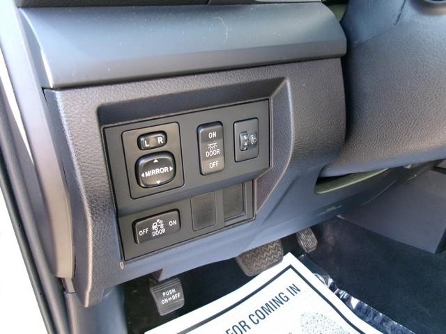 Toyota Tundra 4WD Truck  2015