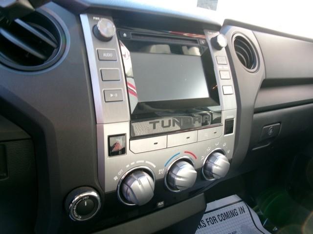 Toyota Tundra 4WD Truck  2015
