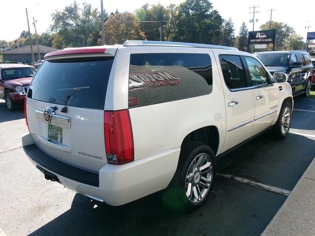 Cadillac Escalade ESV  2013