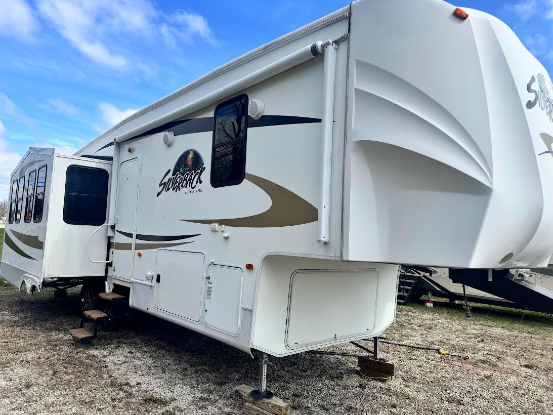 Forest River Silverback  2011