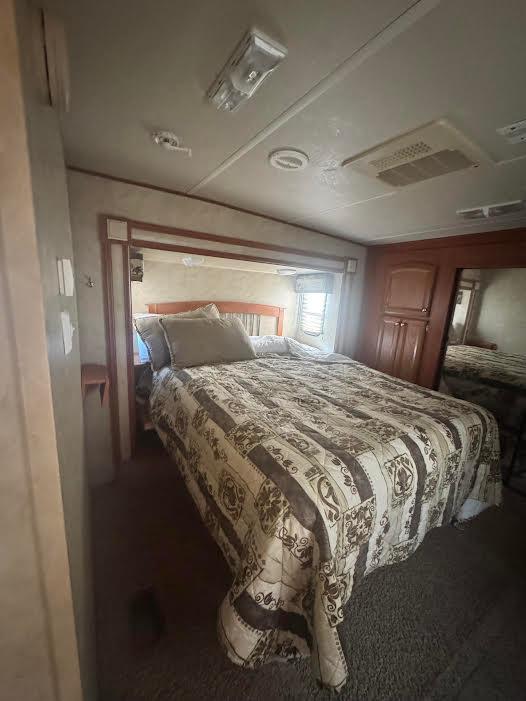 Forest River Silverback  2011