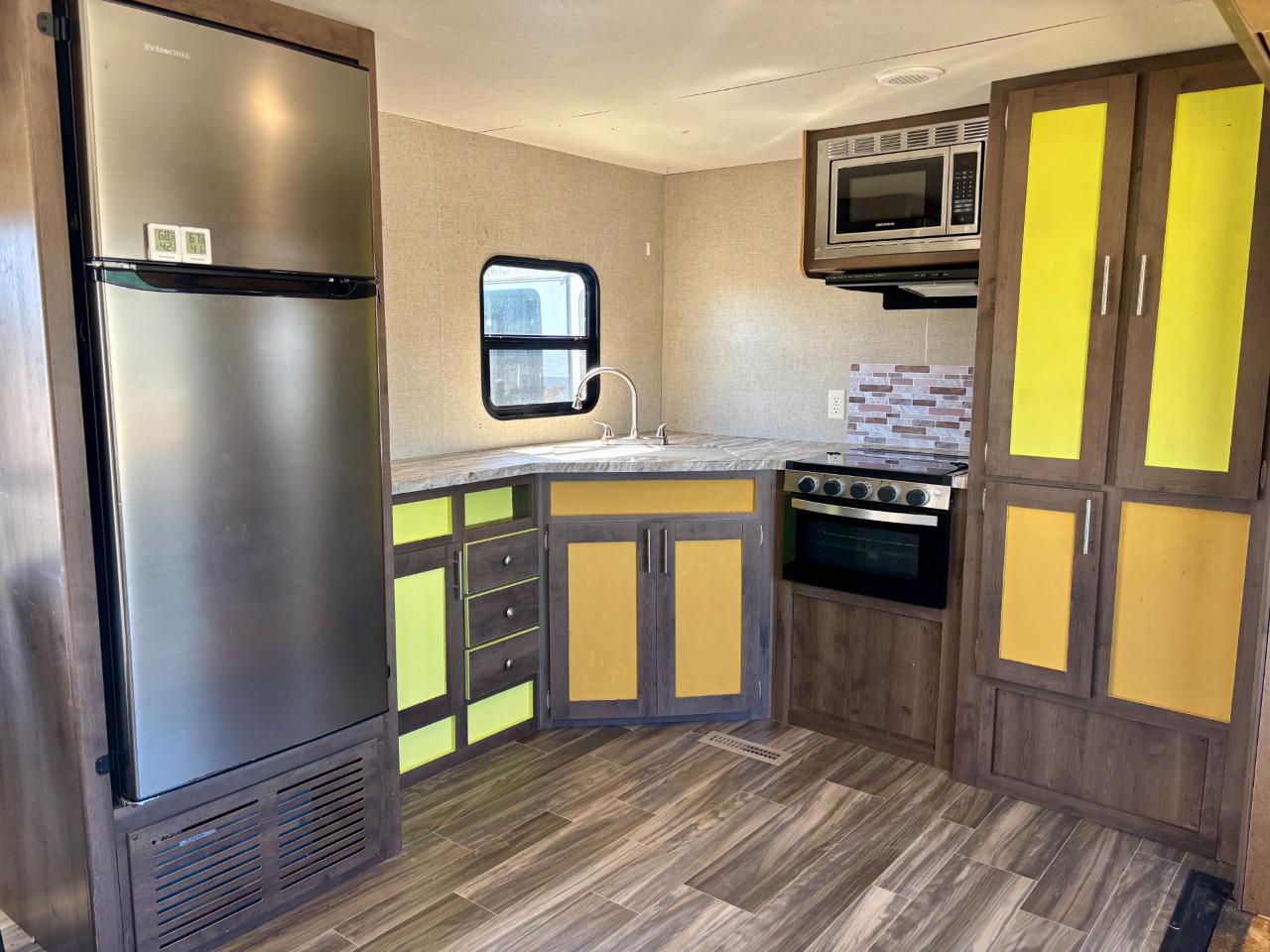 Coachmen Shasta  2020