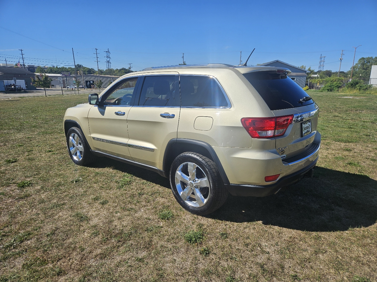 2011 Jeep Grand Cherokee Overland Summit photo 2