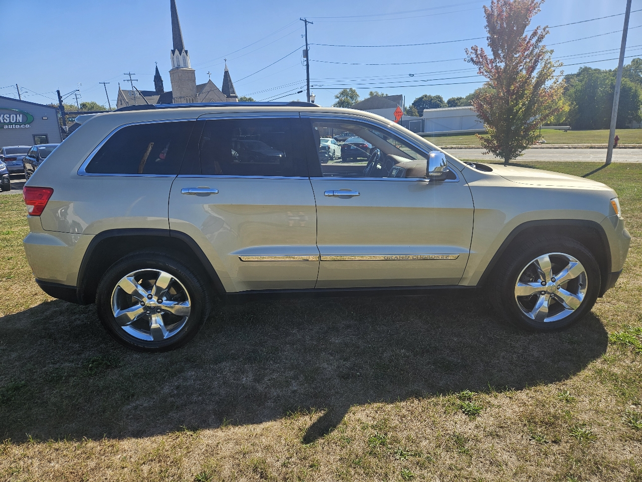 2011 Jeep Grand Cherokee Overland Summit photo 5